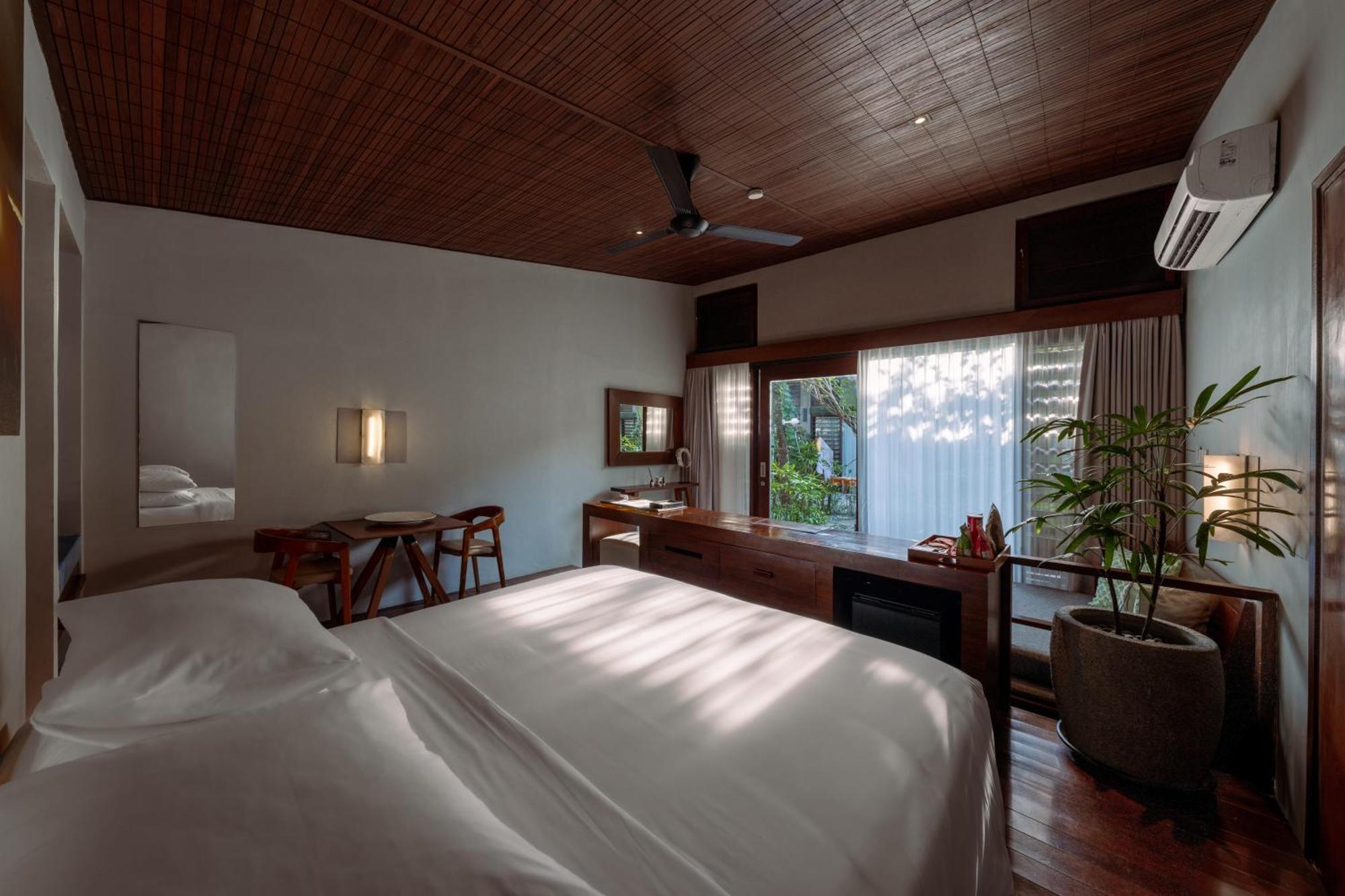 Hotel Komune And Beach Club Bali Desa Desa Keramas Exteriör bild